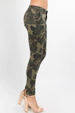 LOVE MODA Low Rise Zipper Accent Camo Print Skinny Jeans